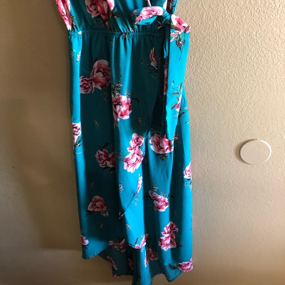 Women’s Dress - Picture 2 of 7